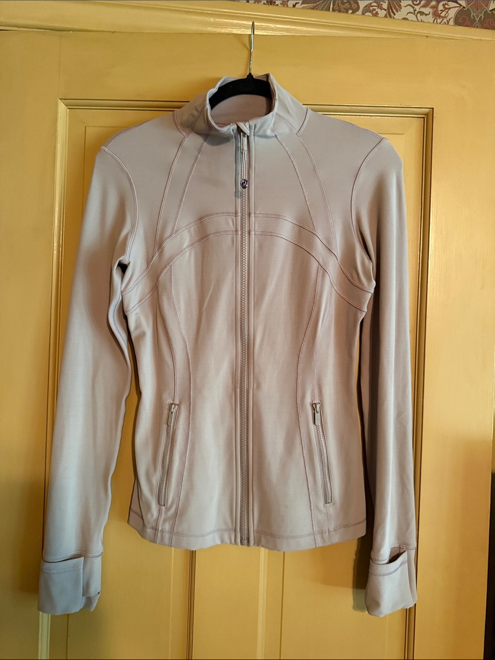 Women’s Define Luon Jacket in warm ash grey- size 6 Never worn